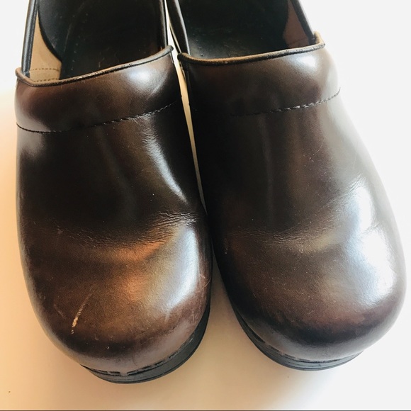 Dansko Women’s Brown Clogs GUC size 39 - Picture 6 of 8